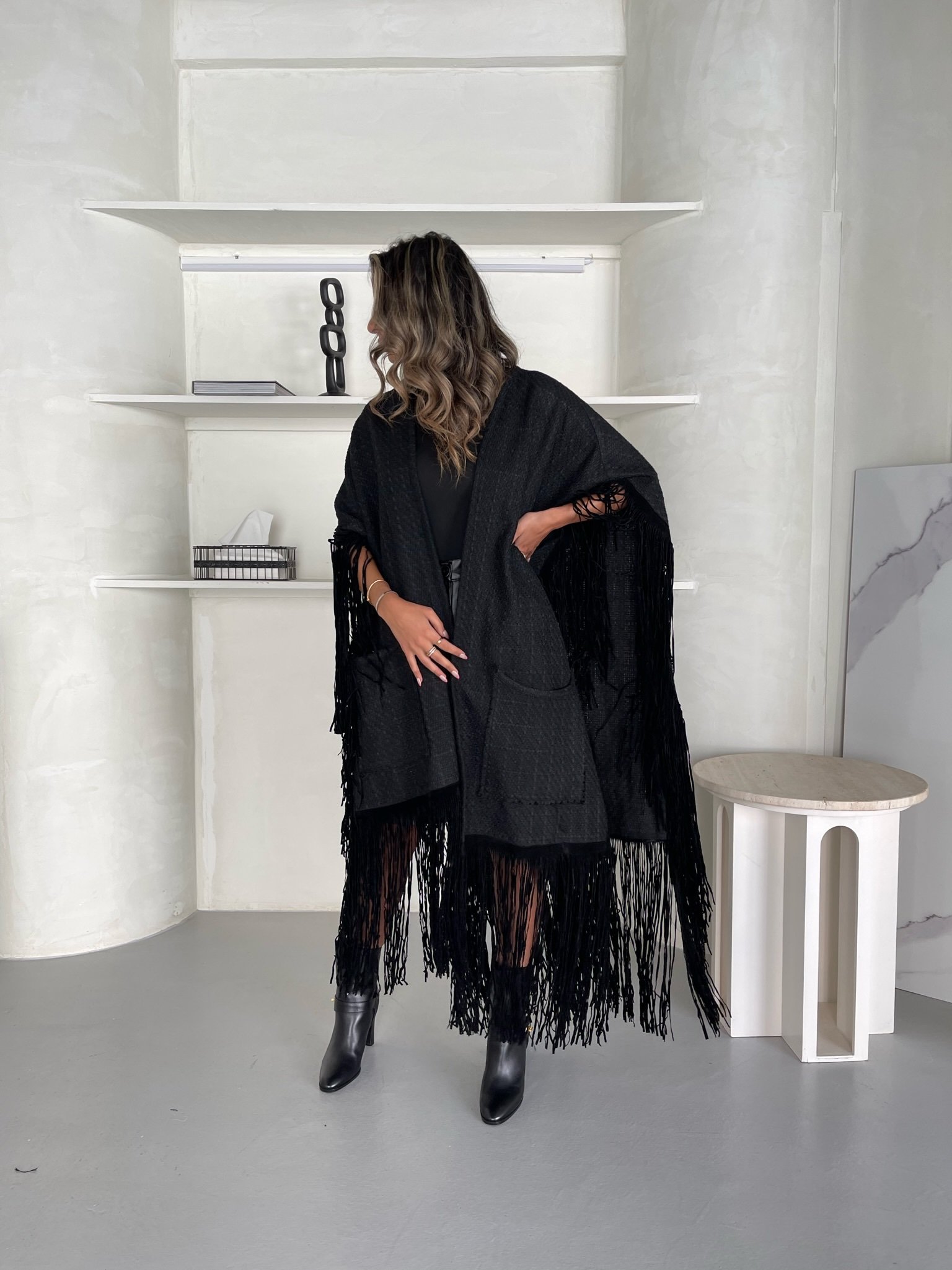 Set of Fringe Bisht & Bottom (Black) طقم - Image 4